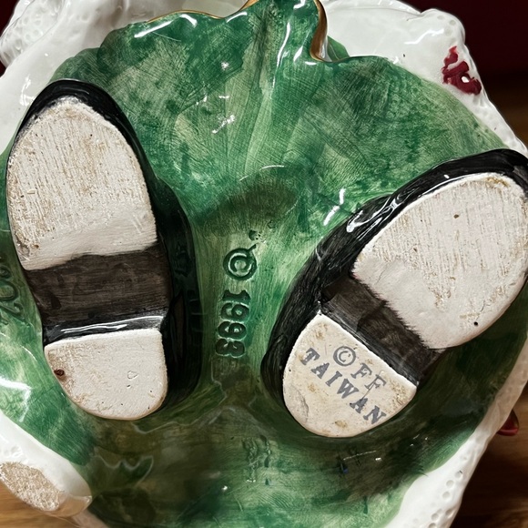 Vintage 1993 Fritz and Floyd Christmas Santa with Sack Teapot - Picture 10 of 10